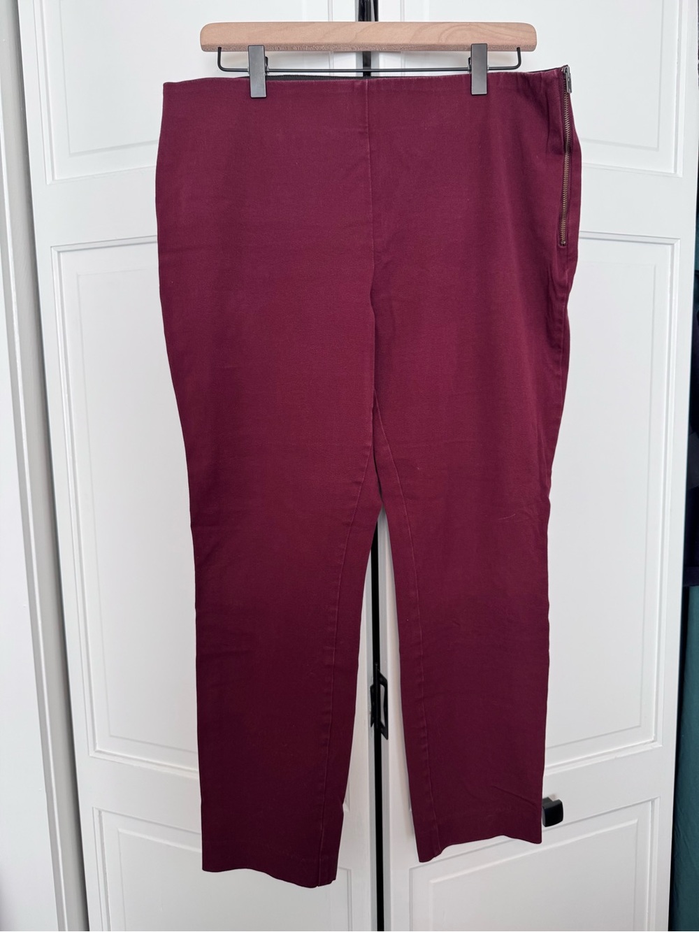a new day Women's Cropped Stretch Pants in Burgundy